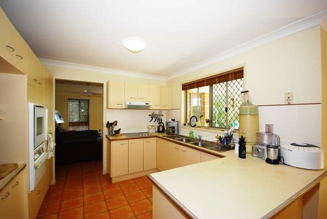 11 Albion Avenue, MIAMI QLD 4220, Miami - Thumbnail 4