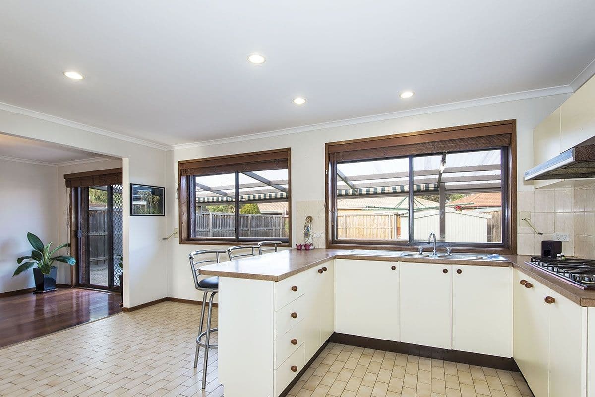 9 Oakbank Avenue, Mill Park VIC 3082, Mill Park - Thumbnail 2