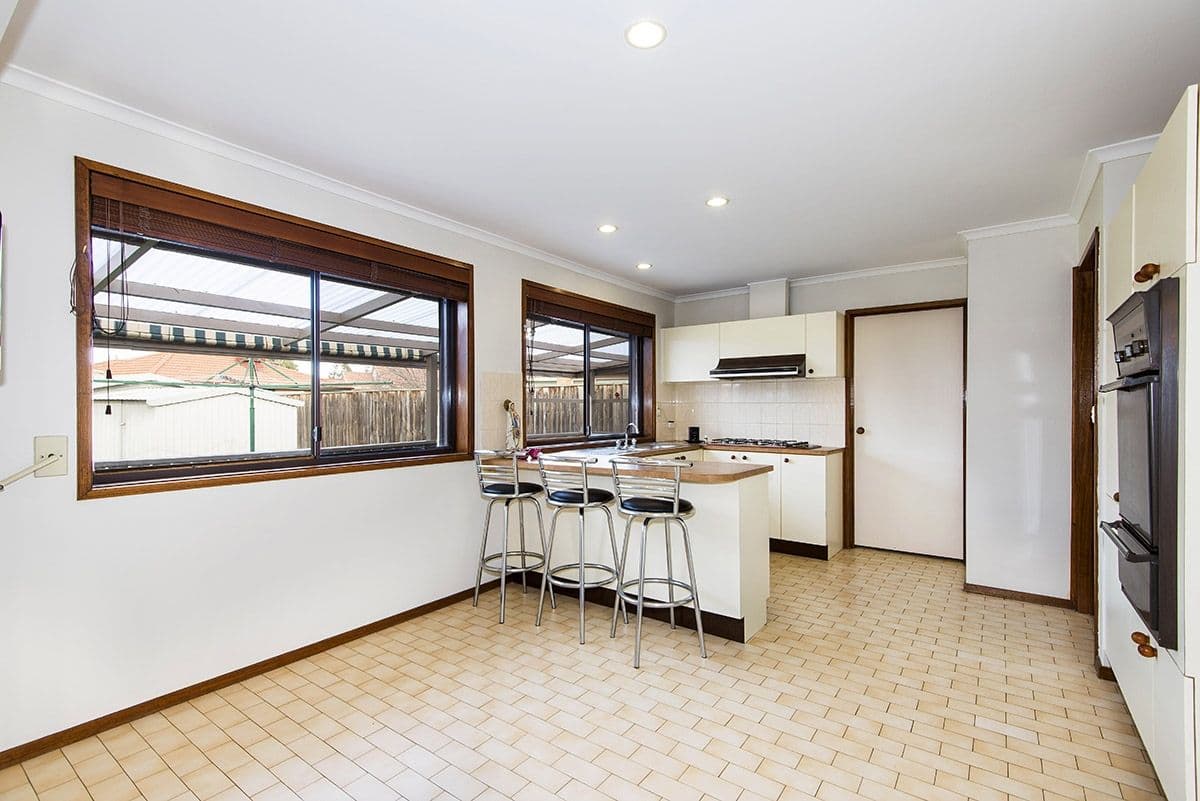 9 Oakbank Avenue, Mill Park VIC 3082, Mill Park - Thumbnail 3