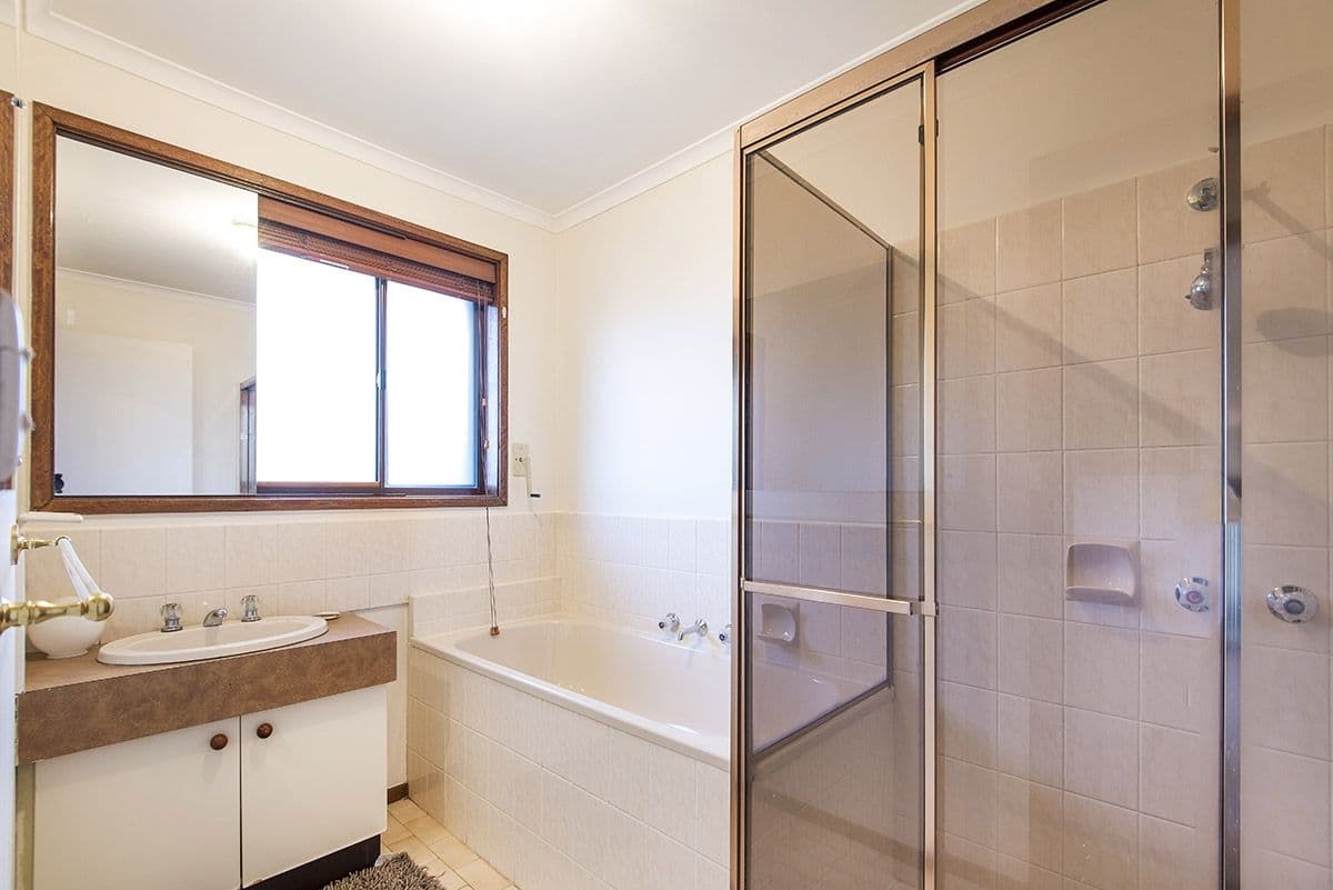 9 Oakbank Avenue, Mill Park VIC 3082, Mill Park - Thumbnail 8