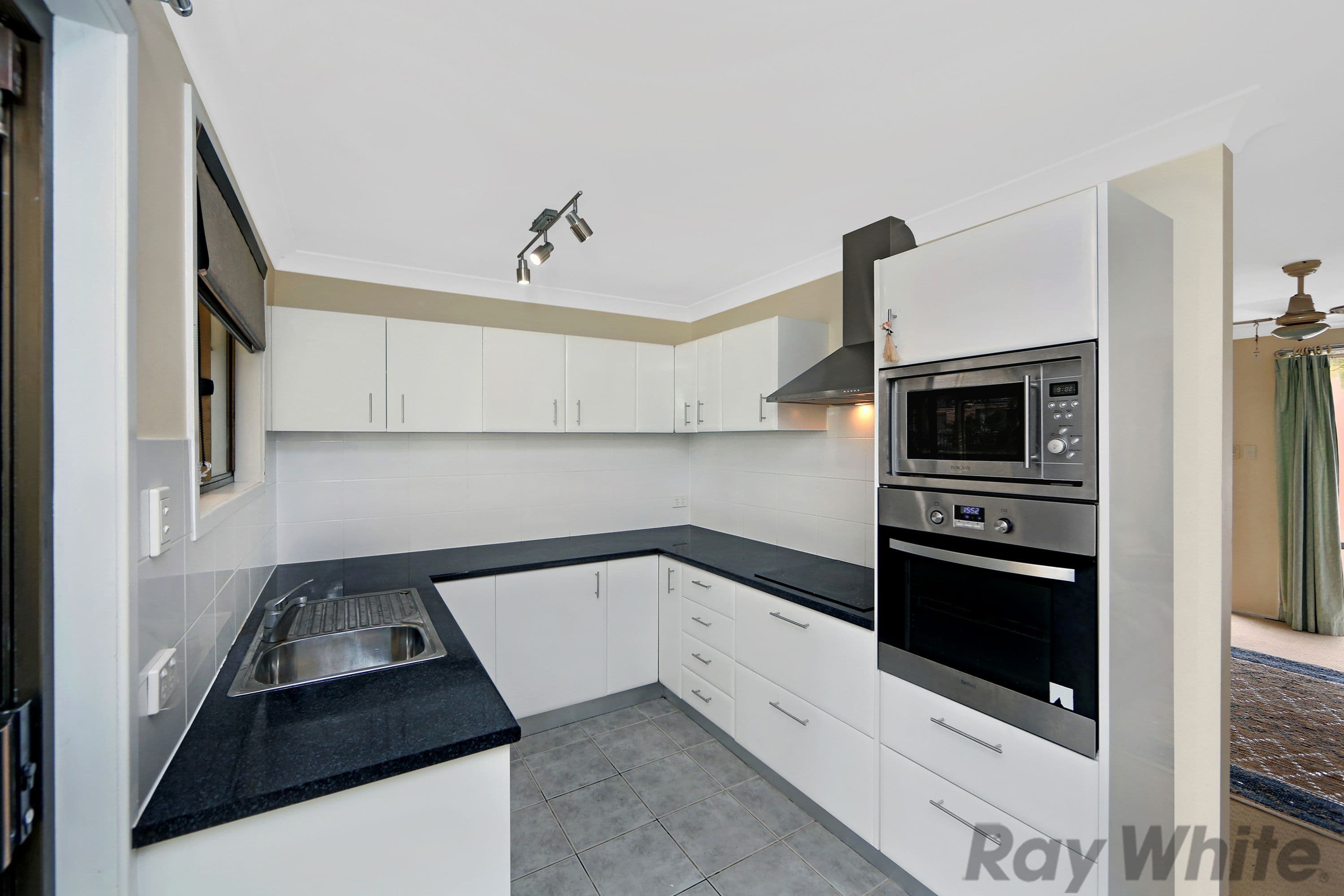 9 Allambee Crescent, Blue Haven - Thumbnail 2