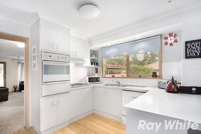 10 Gullquist Way, Pakenham VIC 3810, Pakenham - Thumbnail 3