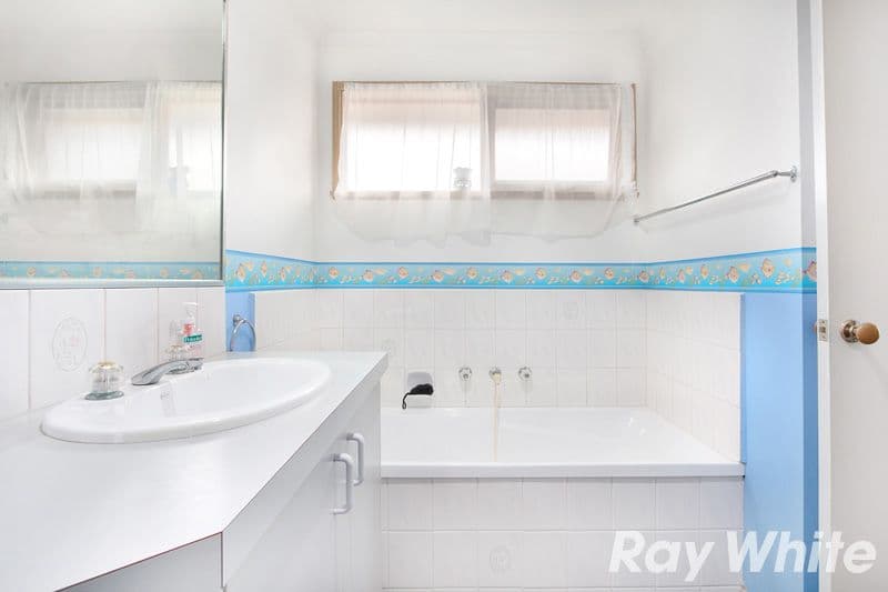 10 Gullquist Way, Pakenham VIC 3810, Pakenham - Thumbnail 6