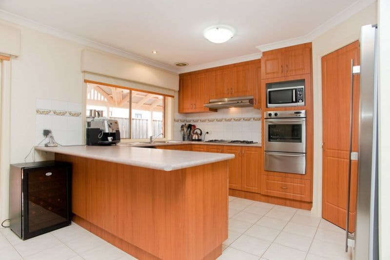 609 The Lakes Boulevard, SOUTH MORANG VIC 3752, South Morang - Thumbnail 2