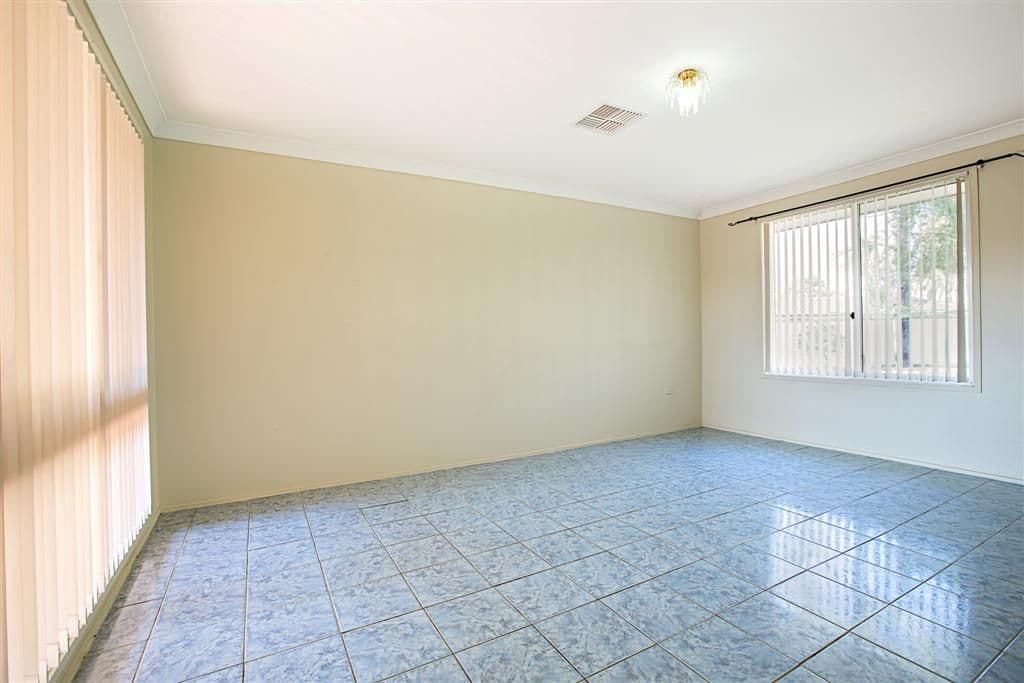 28 Whistler Crescent, ERSKINE PARK NSW 2759, Erskine Park - Thumbnail 3