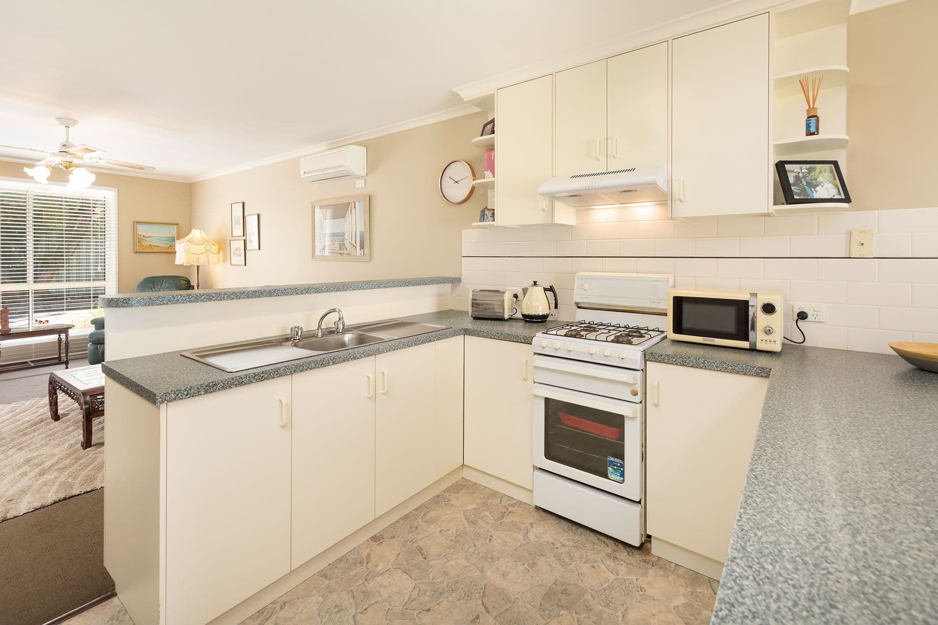 576 Webb Street, Lavington NSW 2641, Lavington - Thumbnail 4