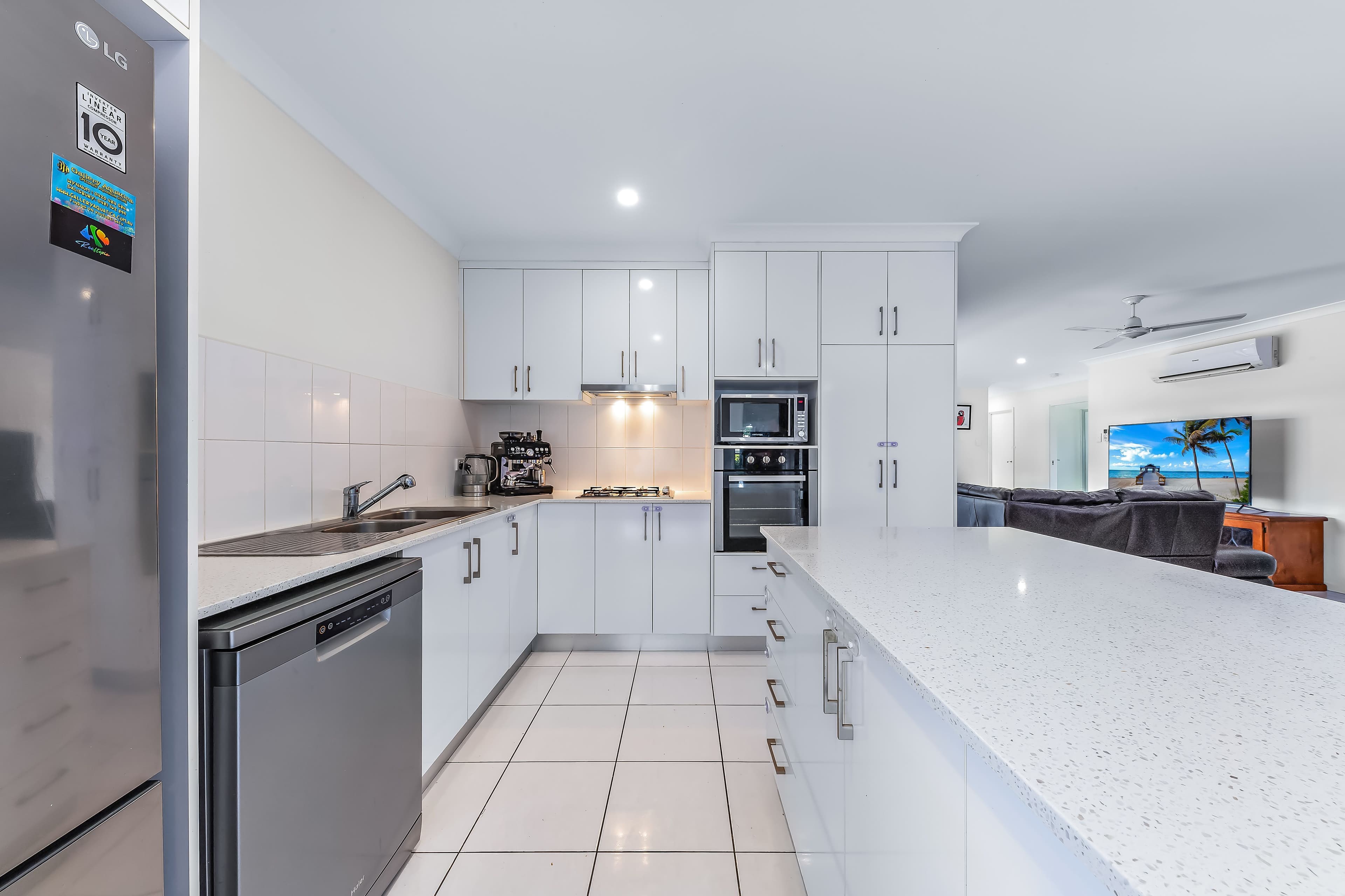 7 Springfield Circuit, Cannonvale QLD 4802, Cannonvale - Thumbnail 2