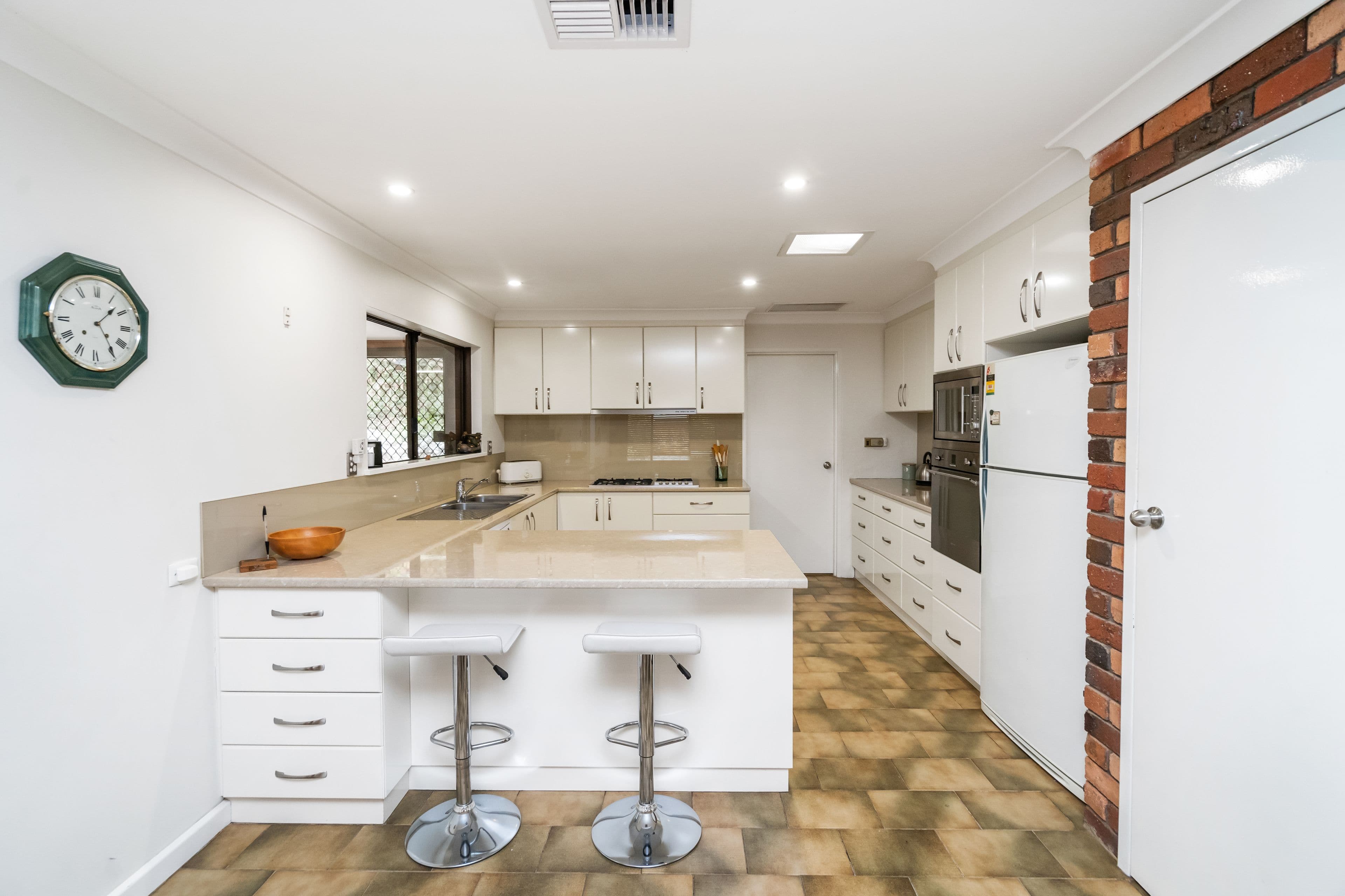93 Leavenworth Drive, Mount Austin NSW 2650, Mount Austin - Thumbnail 4