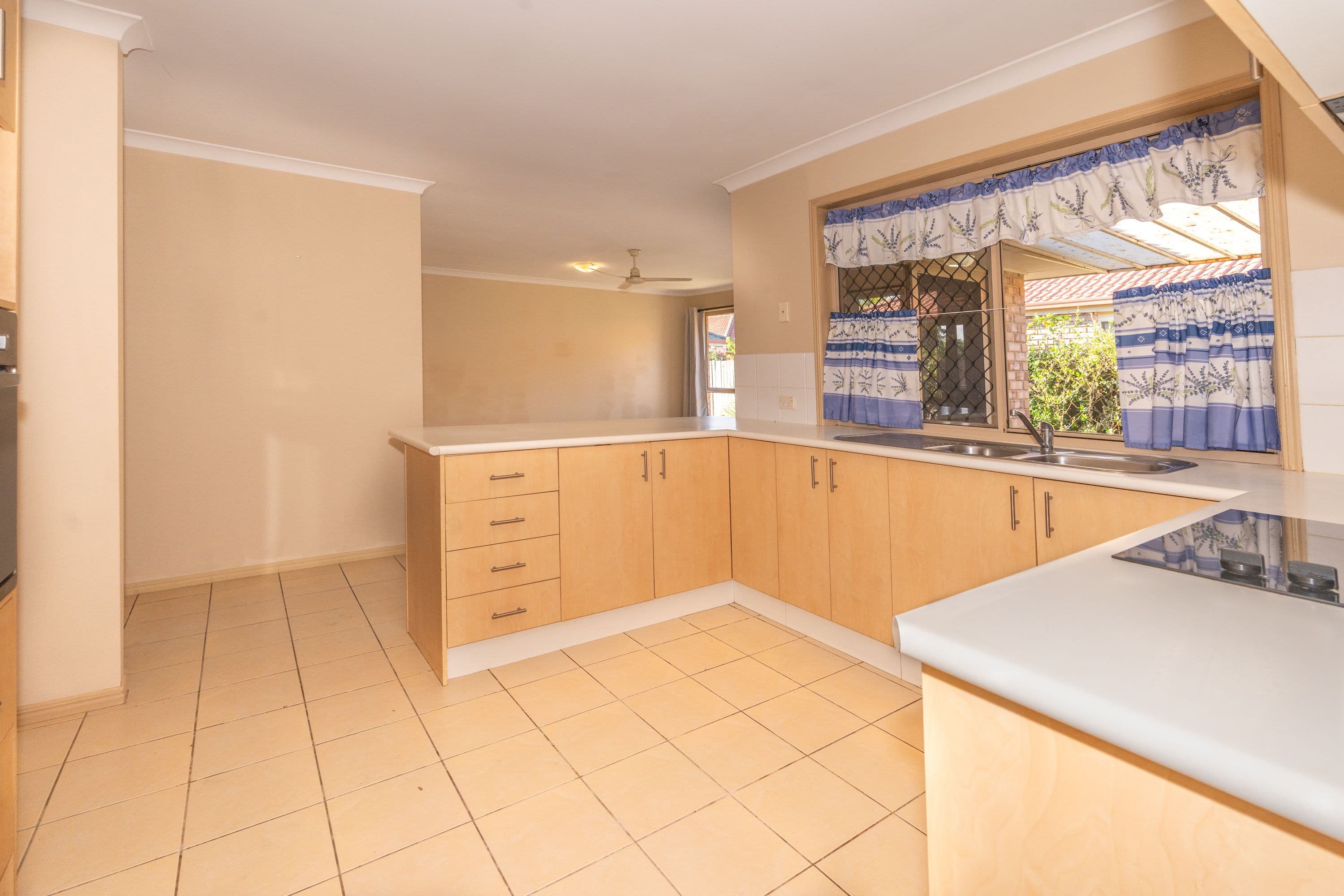 11 Leicester Court, Kippa-Ring QLD 4021, Kippa-Ring - Thumbnail 4