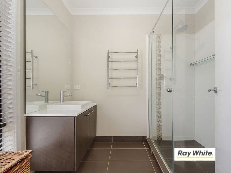 33 Ellenborough Avenue, ORMEAU HILLS QLD 4208, Ormeau Hills - Thumbnail 3