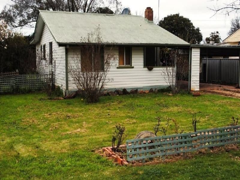12 Williams Avenue, Cootamundra - Image 1
