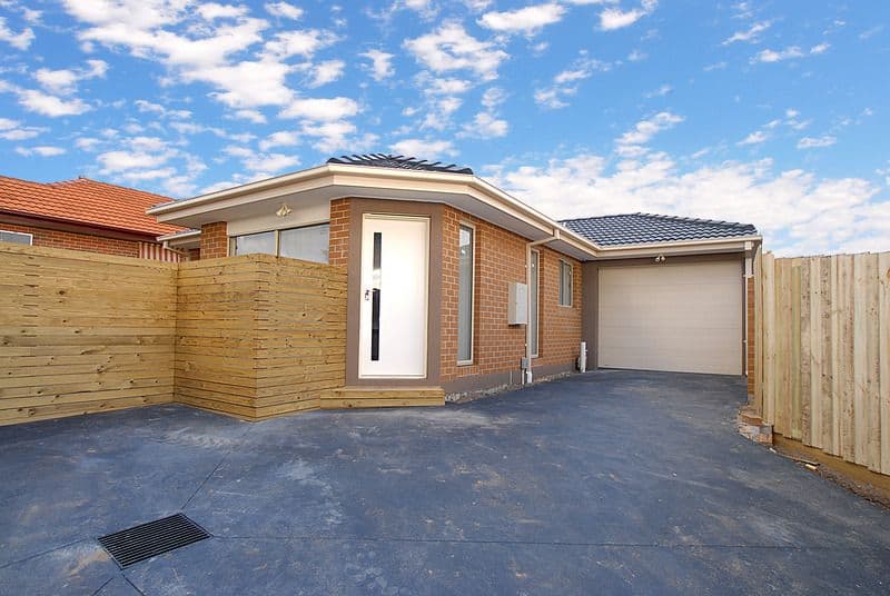 8 Castlecrag Close, ENDEAVOUR HILLS VIC 3802, Endeavour Hills - Image 1