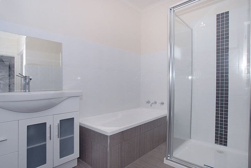 8 Castlecrag Close, ENDEAVOUR HILLS VIC 3802, Endeavour Hills - Thumbnail 4