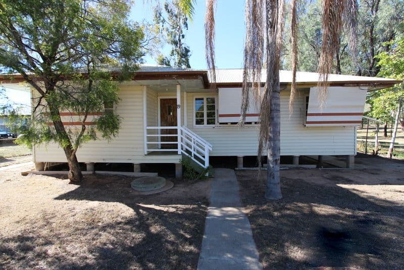 19 West Street, Charleville QLD 4470, Charleville - Image 1