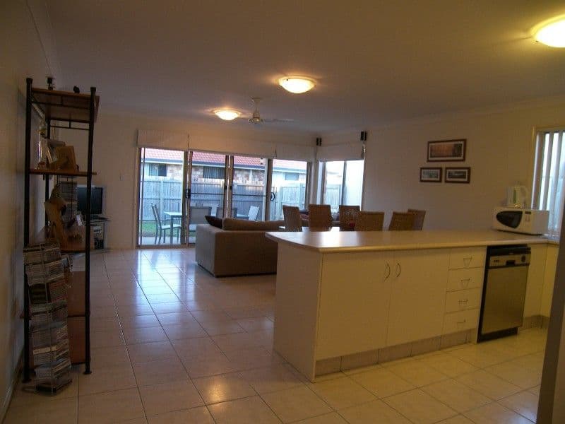 6 Alfred Place, SPRINGFIELD LAKES QLD 4300, Springfield Lakes - Thumbnail 3