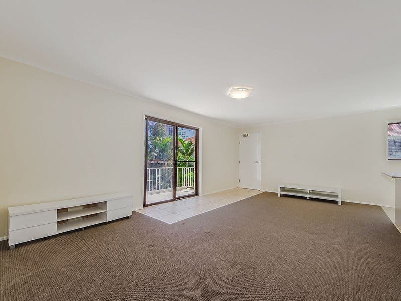 8 Baker Avenue, LABRADOR QLD 4215, Labrador - Thumbnail 2