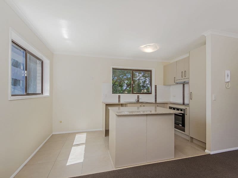 8 Baker Avenue, LABRADOR QLD 4215, Labrador - Thumbnail 4