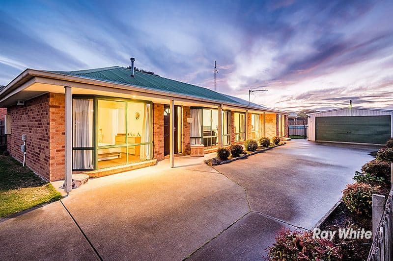 33 Navarre Drive, Cranbourne West VIC 3977, Cranbourne West - Image 1