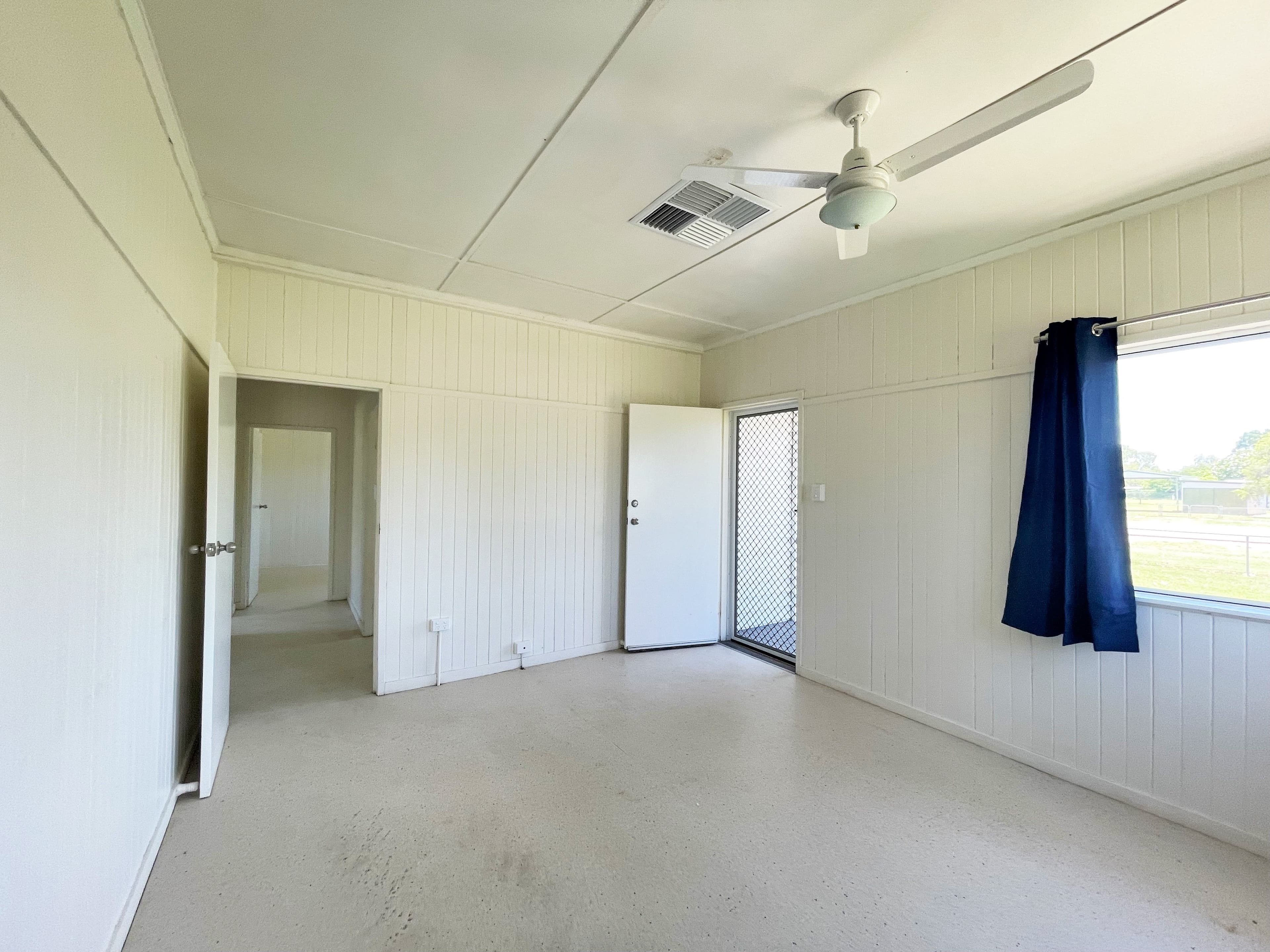 112 Fir Street, Barcaldine QLD 4725, Barcaldine - Thumbnail 2