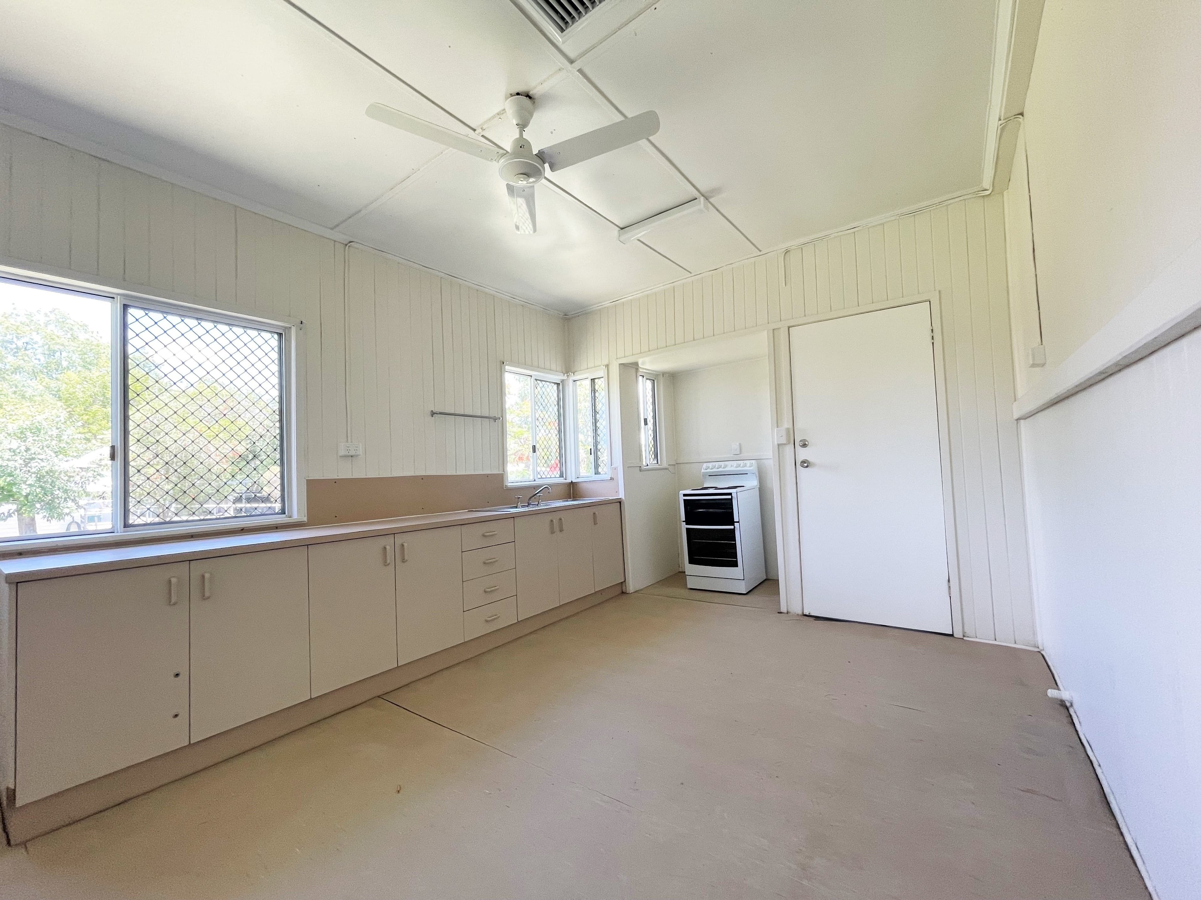 112 Fir Street, Barcaldine QLD 4725, Barcaldine - Thumbnail 3