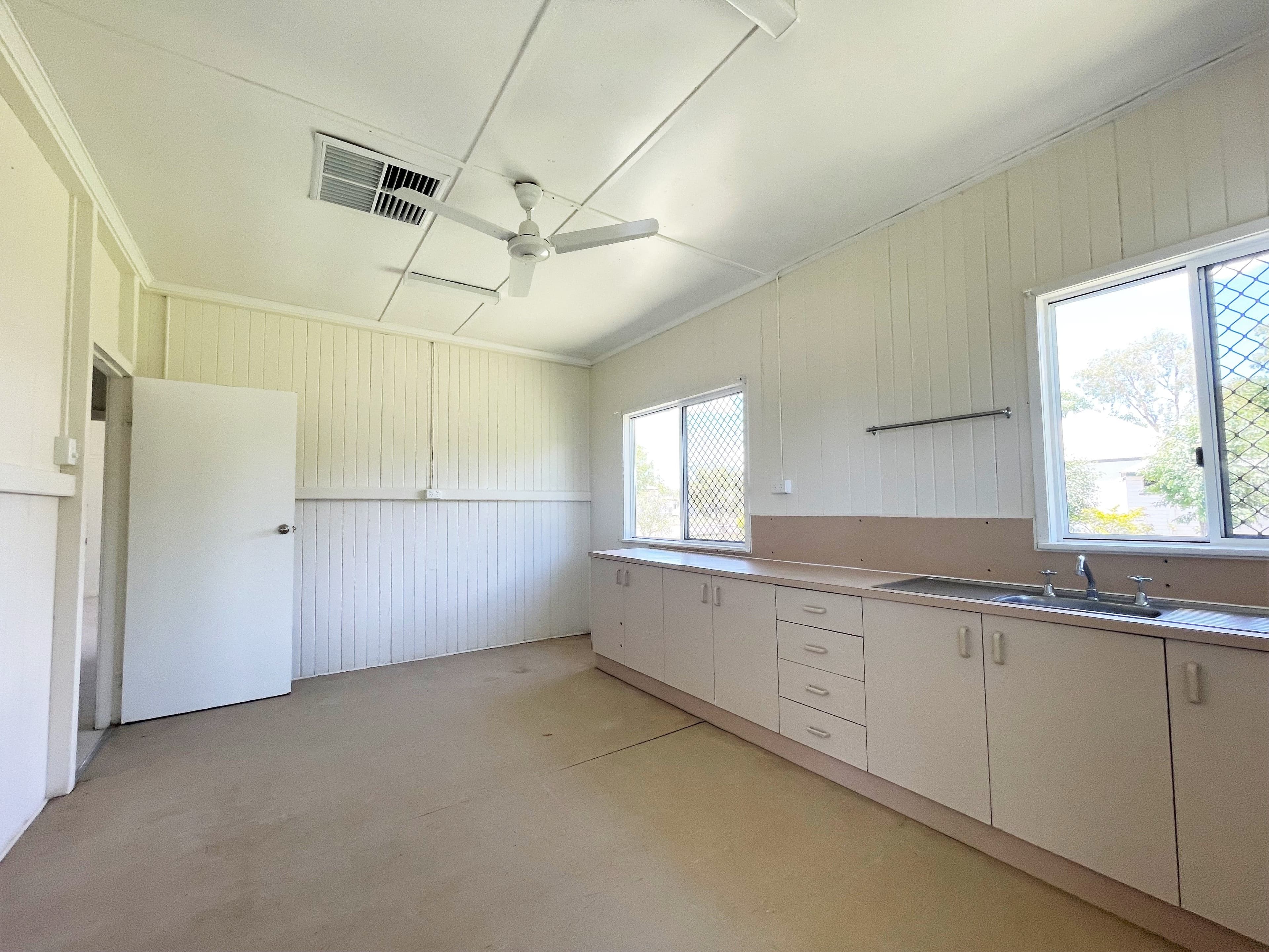 112 Fir Street, Barcaldine QLD 4725, Barcaldine - Thumbnail 4