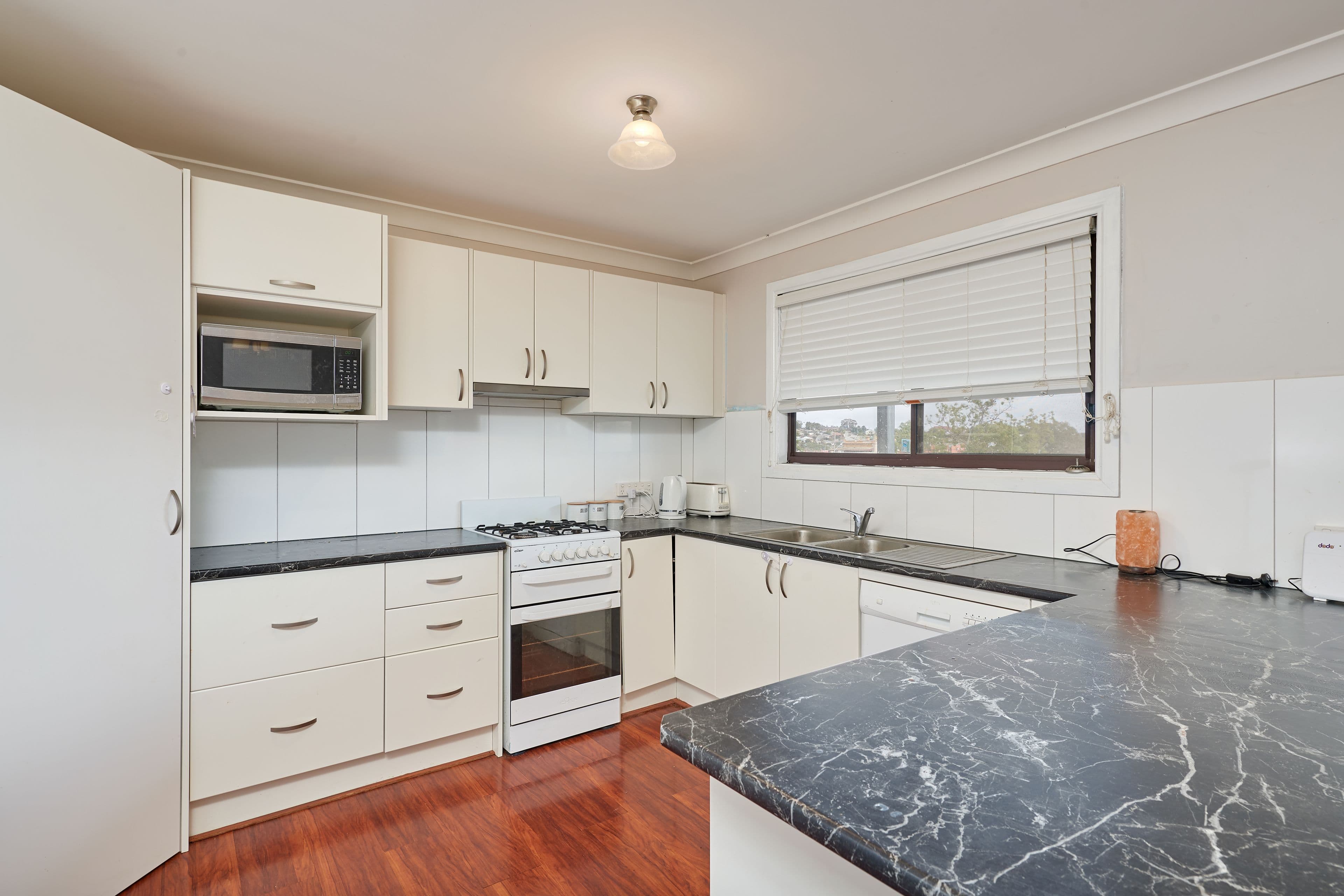 55 Commins Street, Junee NSW 2663, Junee - Thumbnail 2