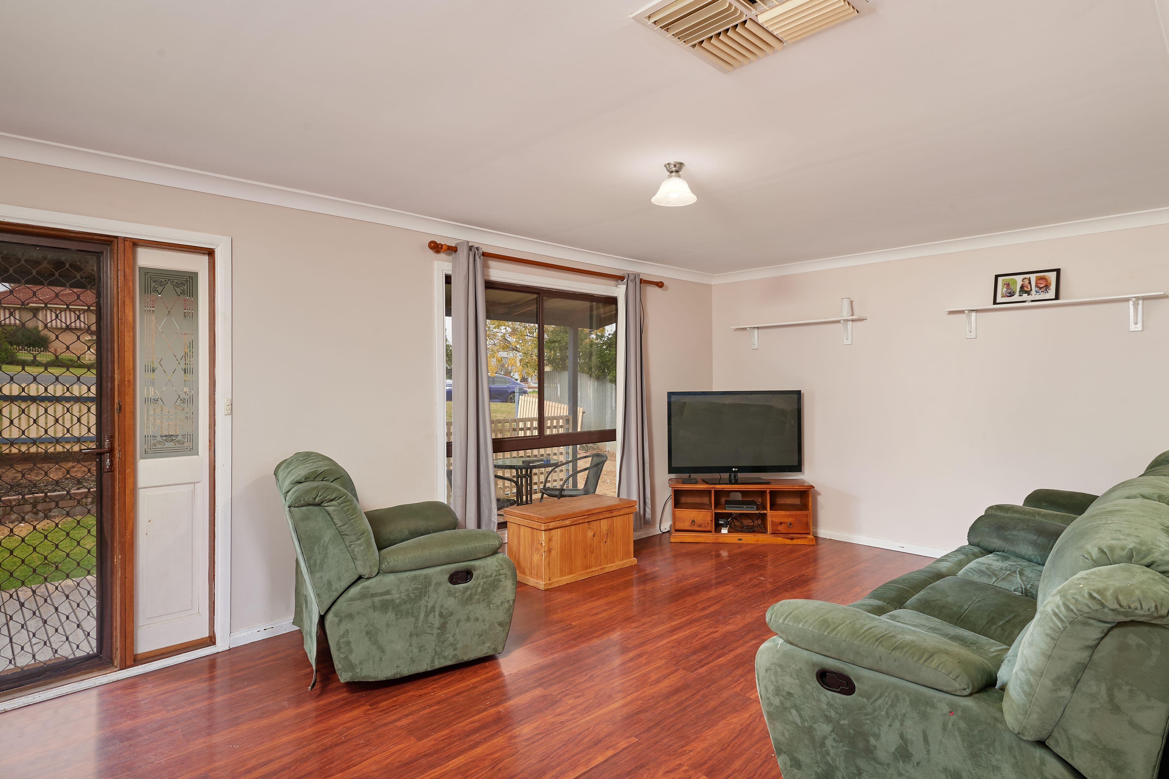 55 Commins Street, Junee NSW 2663, Junee - Thumbnail 3
