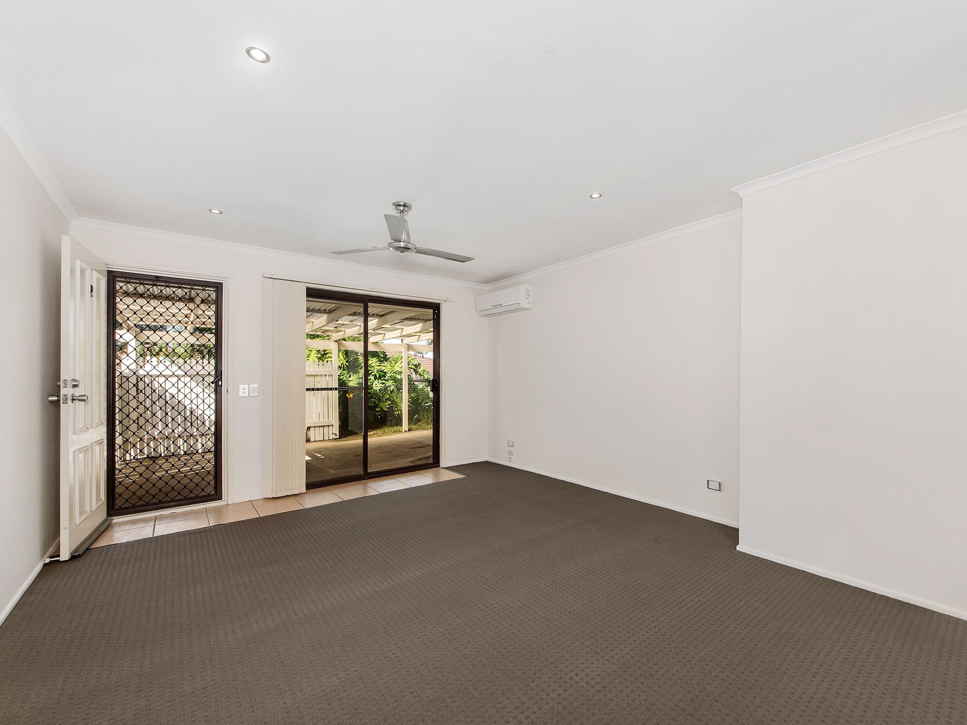 9 Robin Joy Close, Labrador QLD 4215, Labrador - Thumbnail 2