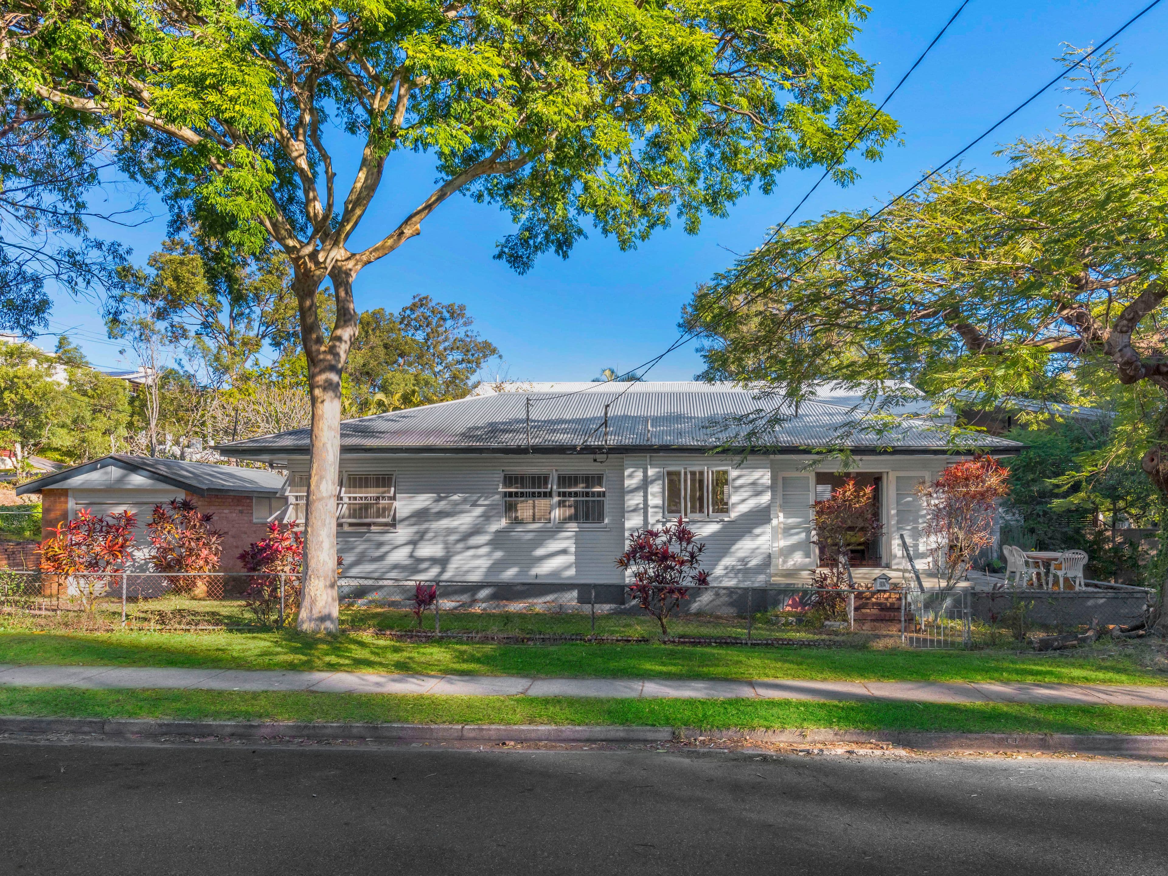 11 Raglan Street, St Lucia QLD 4067, St Lucia - Image 1
