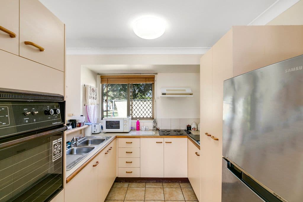 37 St Kevins Avenue, Benowa QLD 4217, Benowa - Thumbnail 3