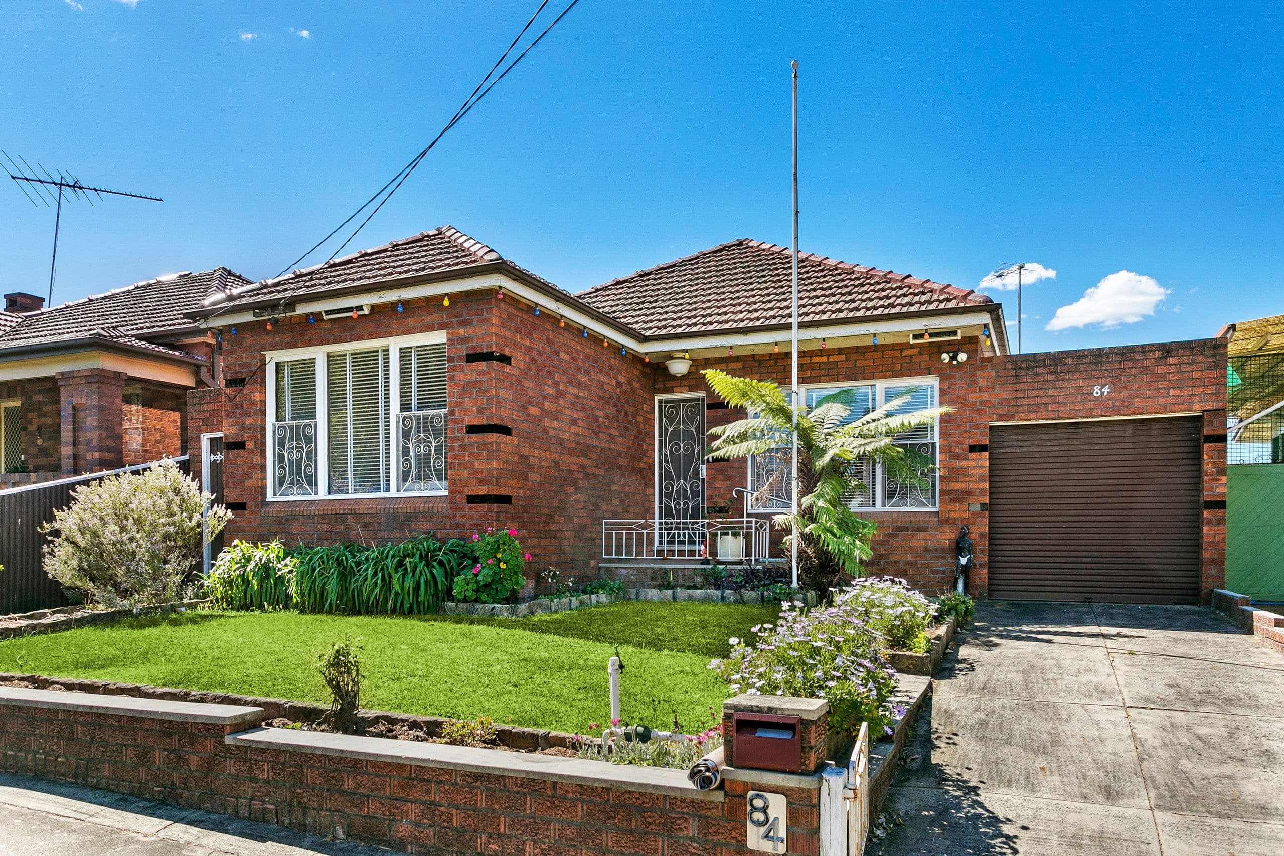 84 High Street, Carlton - Image 1