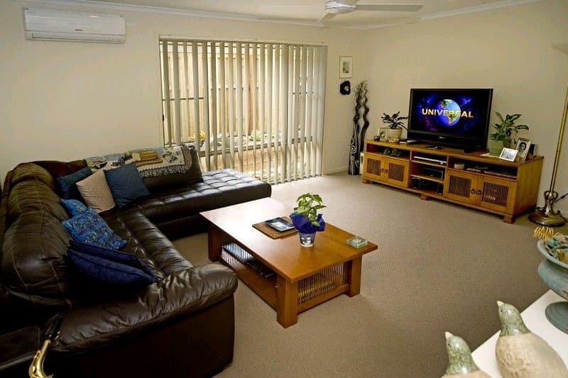 8 Kadie Place, PACIFIC PINES QLD 4211, Pacific Pines - Thumbnail 3