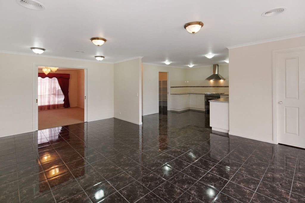 30 Scarborough Crescent, Alfredton VIC 3350, Alfredton - Thumbnail 2