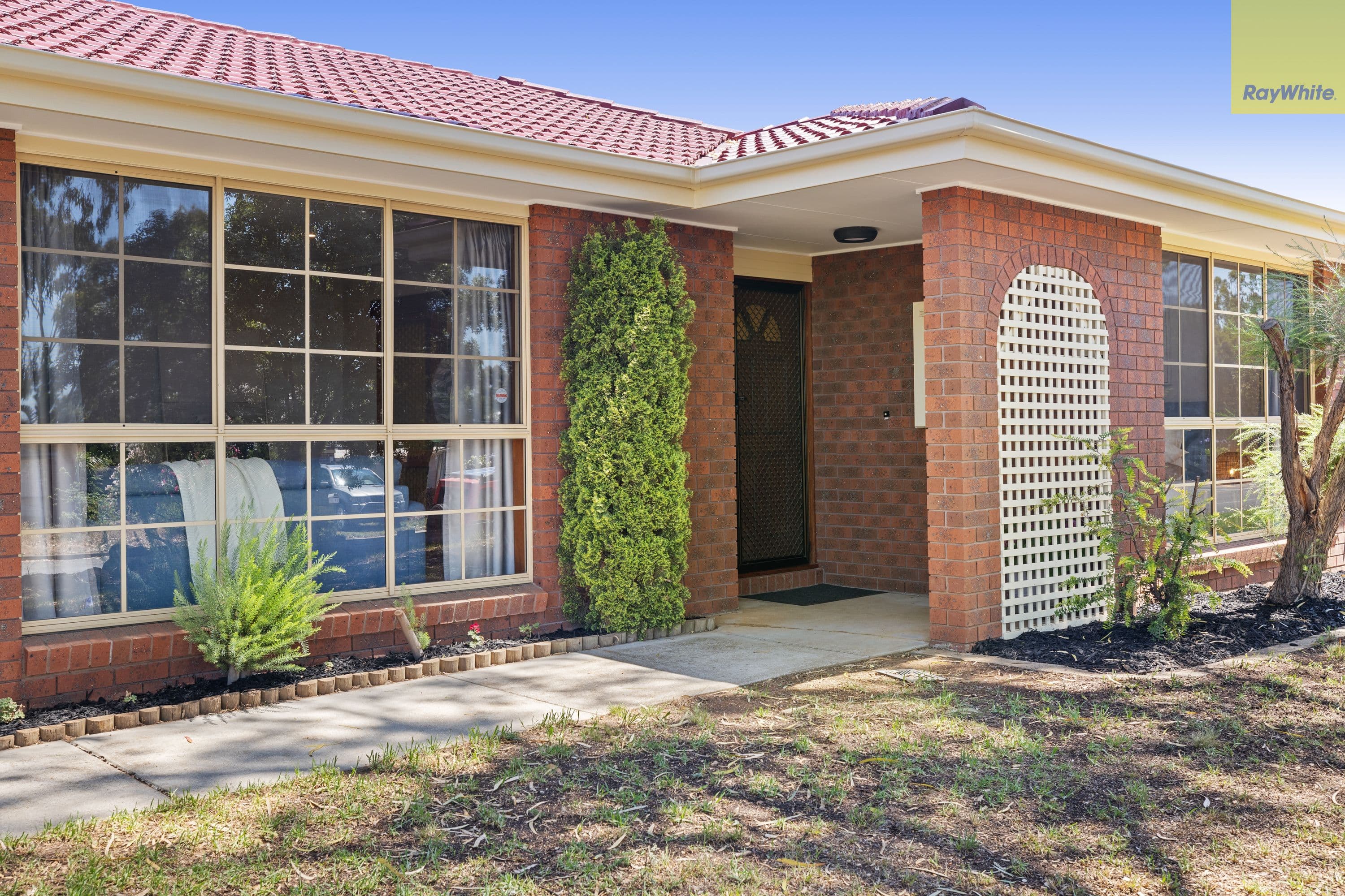 62 Underbank Boulevard, Bacchus Marsh VIC 3340, Bacchus Marsh - Thumbnail 2