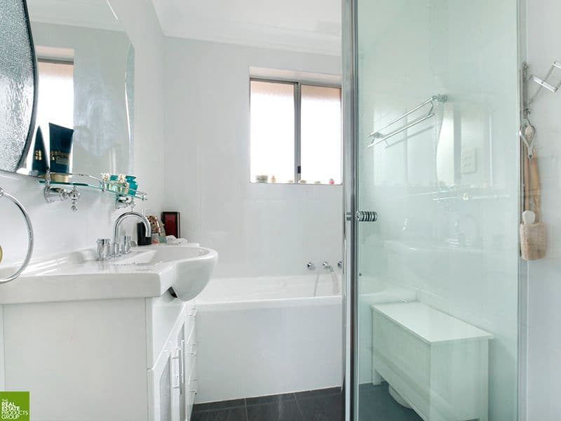 23 Gerard Avenue, Farmborough Heights - Thumbnail 7