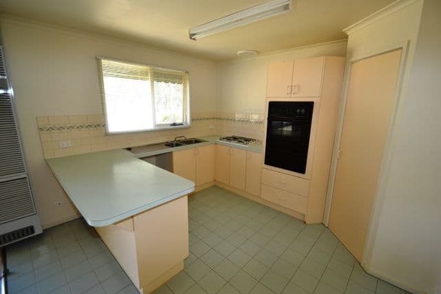 17 Delatite Road, Seymour VIC 3660, Seymour - Thumbnail 2