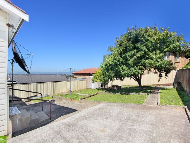 4 Weringa Avenue, LAKE HEIGHTS NSW 2502, Lake Heights - Thumbnail 2
