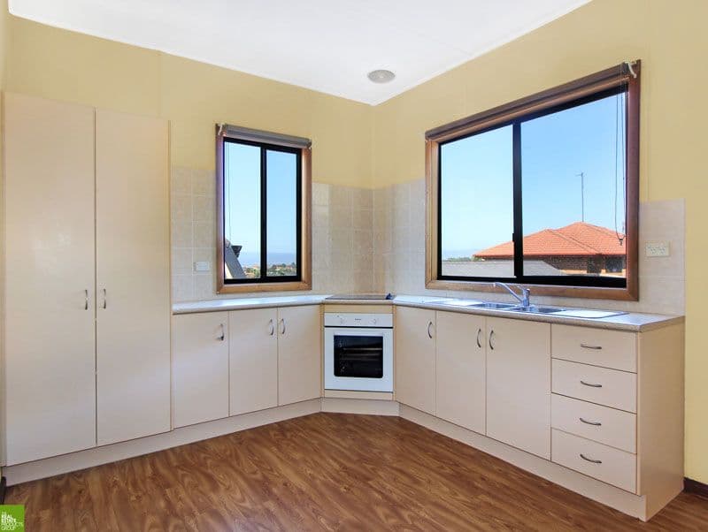 4 Weringa Avenue, LAKE HEIGHTS NSW 2502, Lake Heights - Thumbnail 4