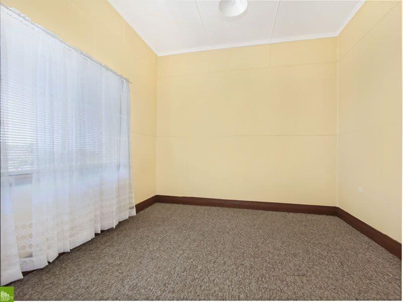 4 Weringa Avenue, LAKE HEIGHTS NSW 2502, Lake Heights - Thumbnail 6