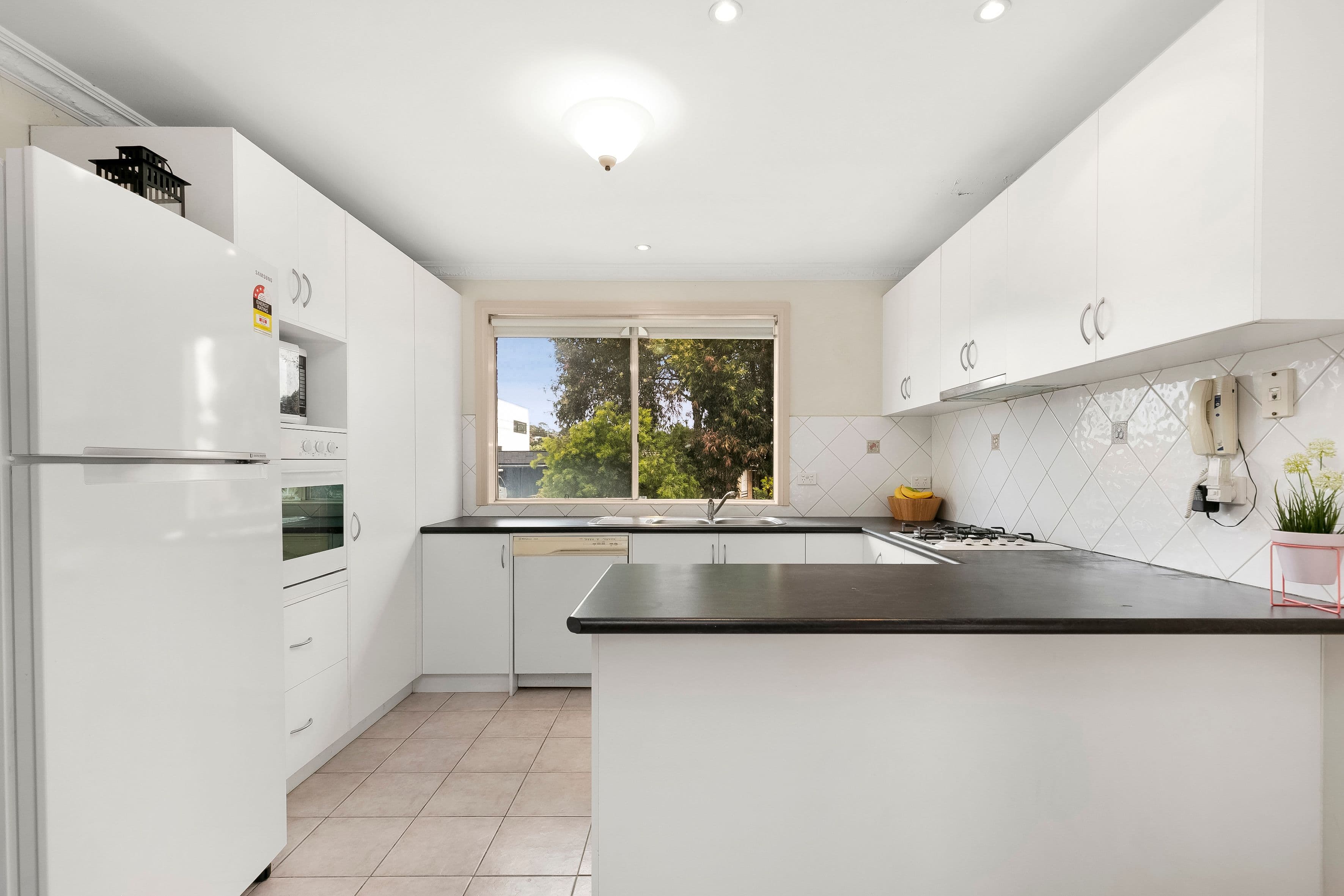 4 Glenwood Avenue, Glen Waverley VIC 3150, Glen Waverley - Thumbnail 2