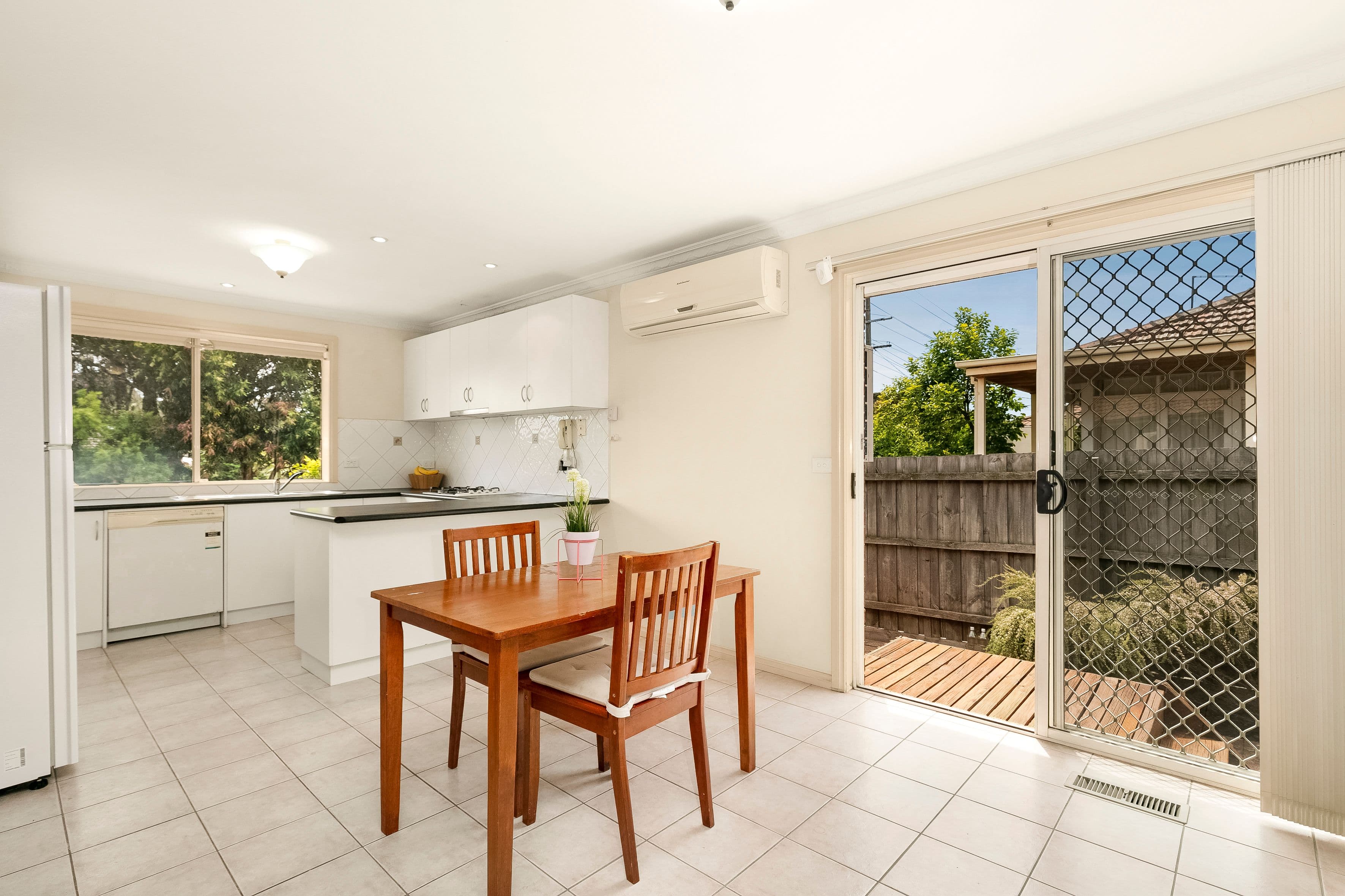 4 Glenwood Avenue, Glen Waverley VIC 3150, Glen Waverley - Thumbnail 3
