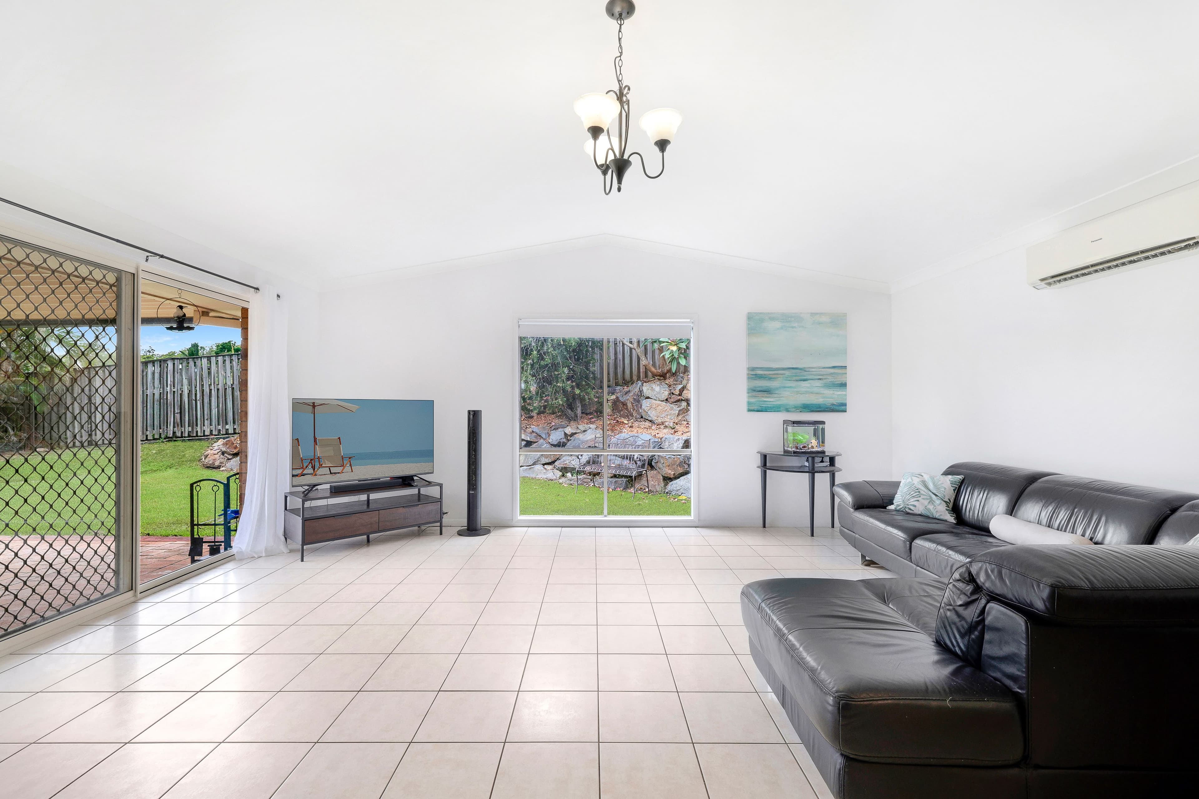 8 Tematagi Street, Pacific Pines QLD 4211, Pacific Pines - Thumbnail 4