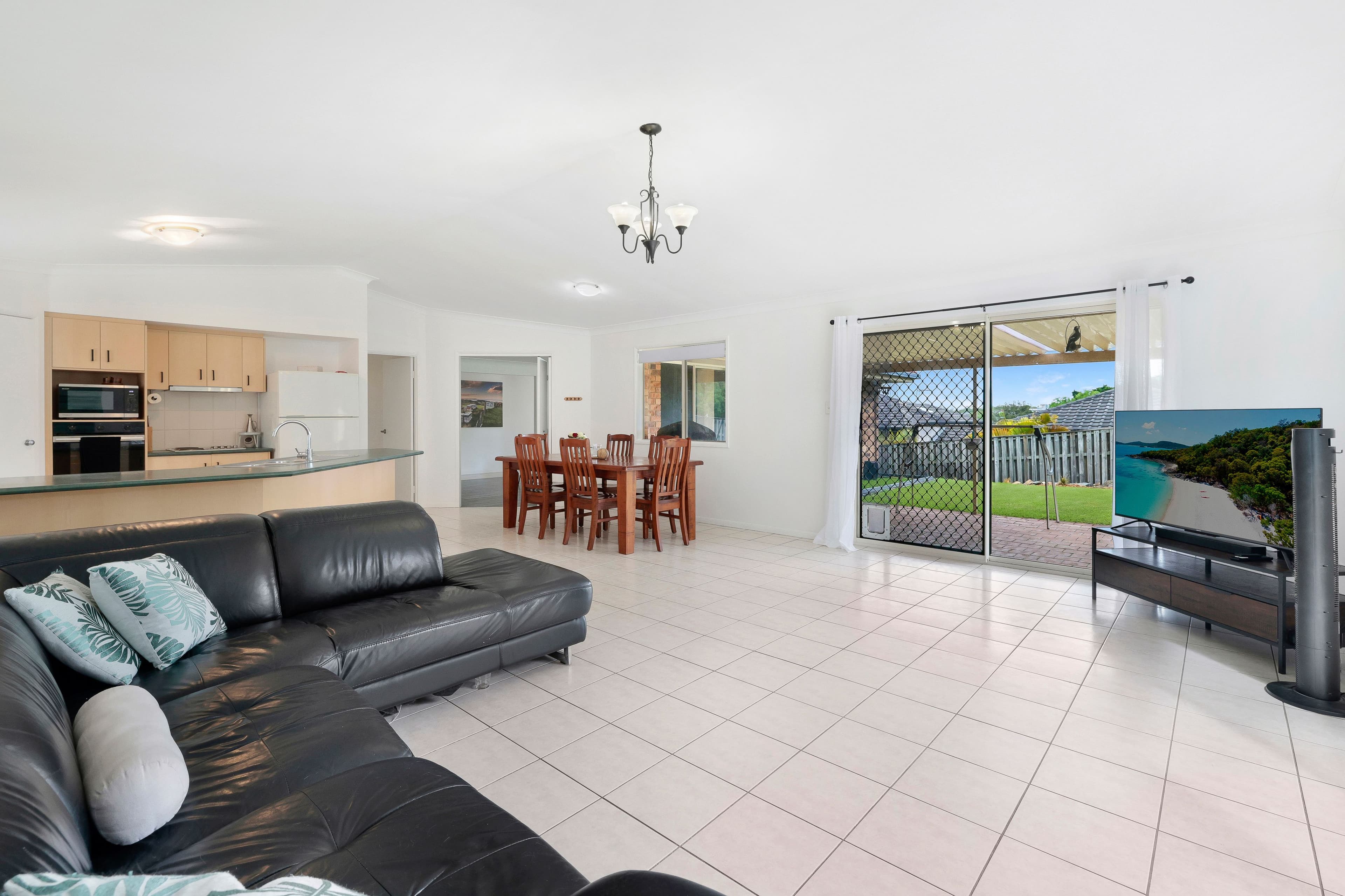 8 Tematagi Street, Pacific Pines QLD 4211, Pacific Pines - Thumbnail 5