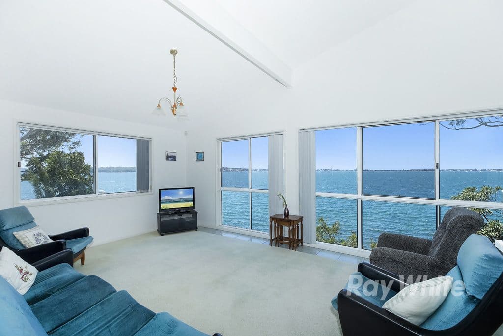 5 Robey Crescent, Coal Point - Thumbnail 4