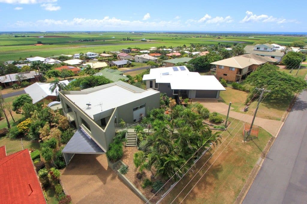 9 Hilltop Avenue, Qunaba QLD 4670, Qunaba - Image 1