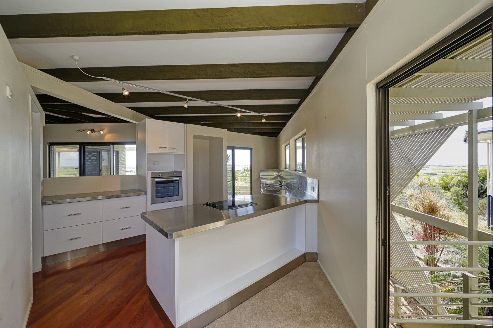 9 Hilltop Avenue, Qunaba QLD 4670, Qunaba - Thumbnail 2