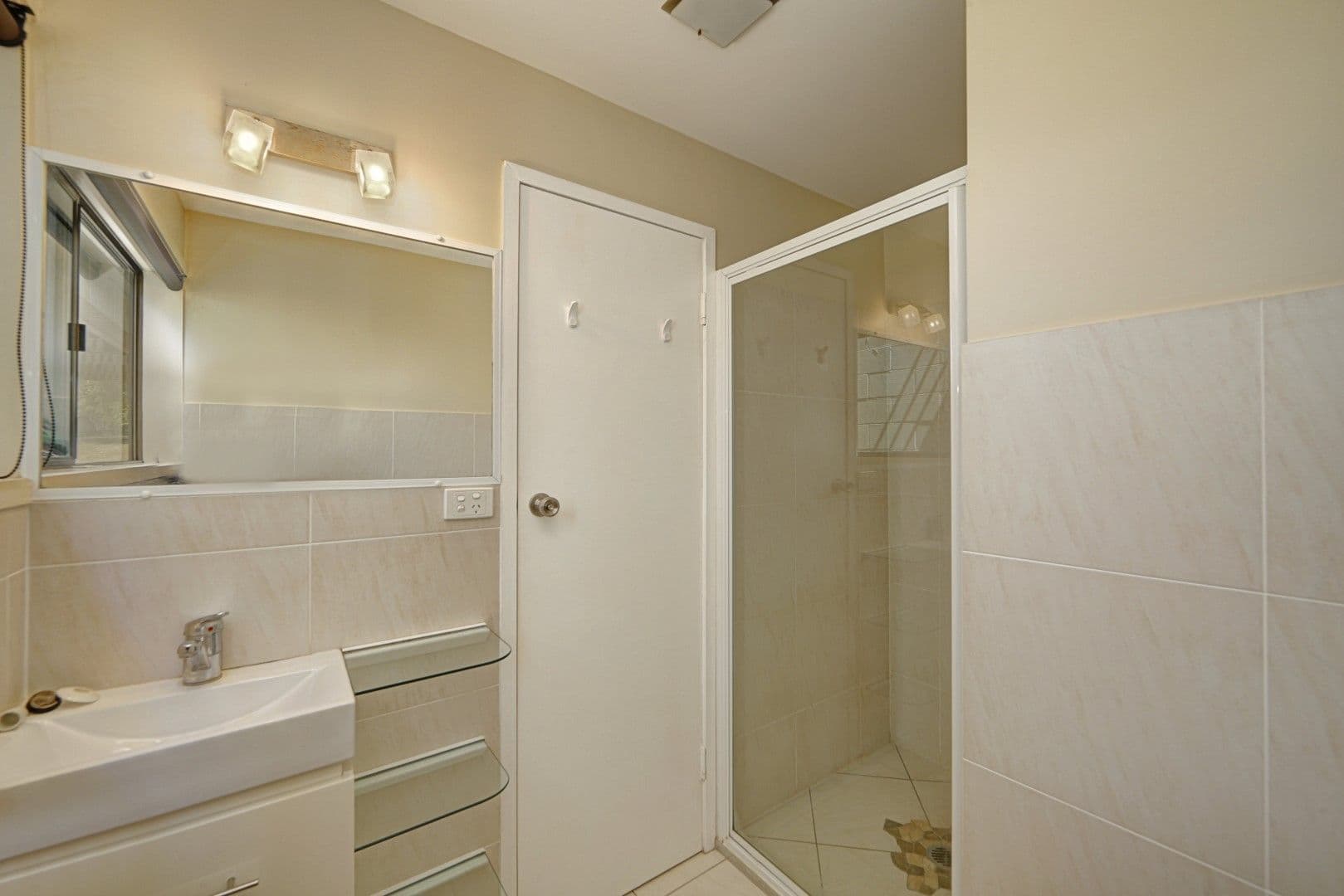 9 Hilltop Avenue, Qunaba QLD 4670, Qunaba - Thumbnail 5