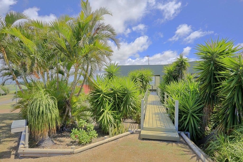 9 Hilltop Avenue, Qunaba QLD 4670, Qunaba - Thumbnail 6