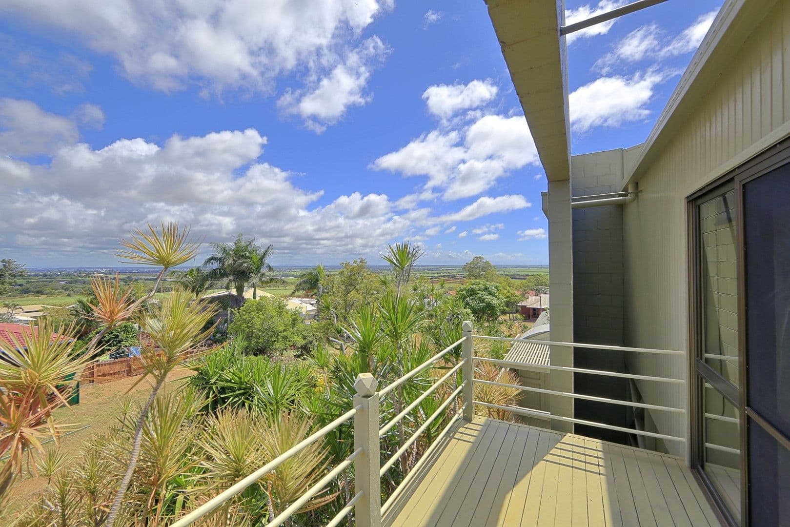 9 Hilltop Avenue, Qunaba QLD 4670, Qunaba - Thumbnail 8