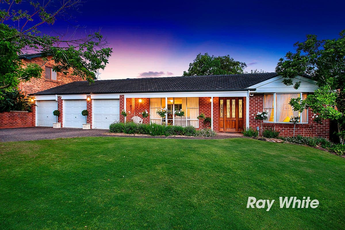 98 Fishburn Crescent, Castle Hill - Image 1